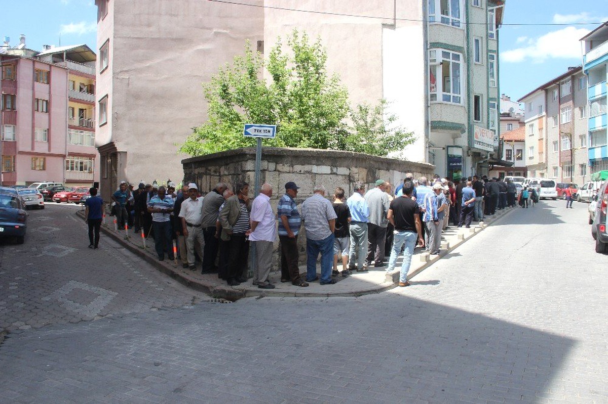 Yazıcıoğlu\'nun sevenleri 10 yıldır bıkmadan usanmadan bunu yapıyor
