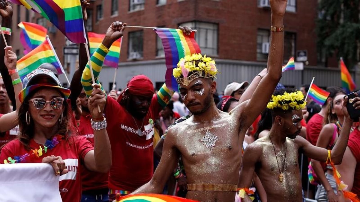 5 maddede LGBTİ Onur Yürüyüşü: Stonewall Ayaklanması ve Türkiye\'deki Onur Haftası\'nın tarihi