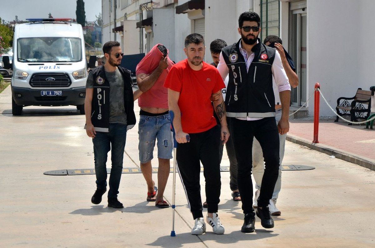 Adana\'da 15 günlük uyuşturucu operasyonunda gözaltına alınan 238 şüpheliden 43\'ü tutuklandı