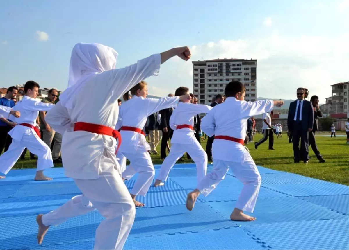 \'Bu yaz spora başlamalısın" İl Spor Merkezi açılışı yapıldı