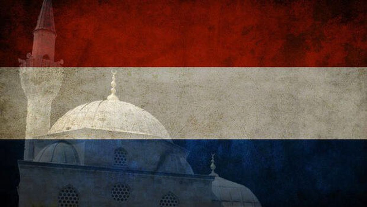 Hollanda\'da camide bıçaklı saldırı