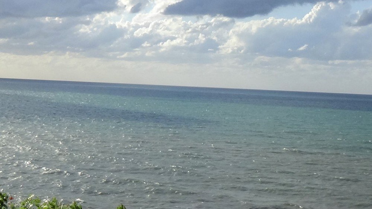 Karadeniz fırtına sonrası iki renge büründü