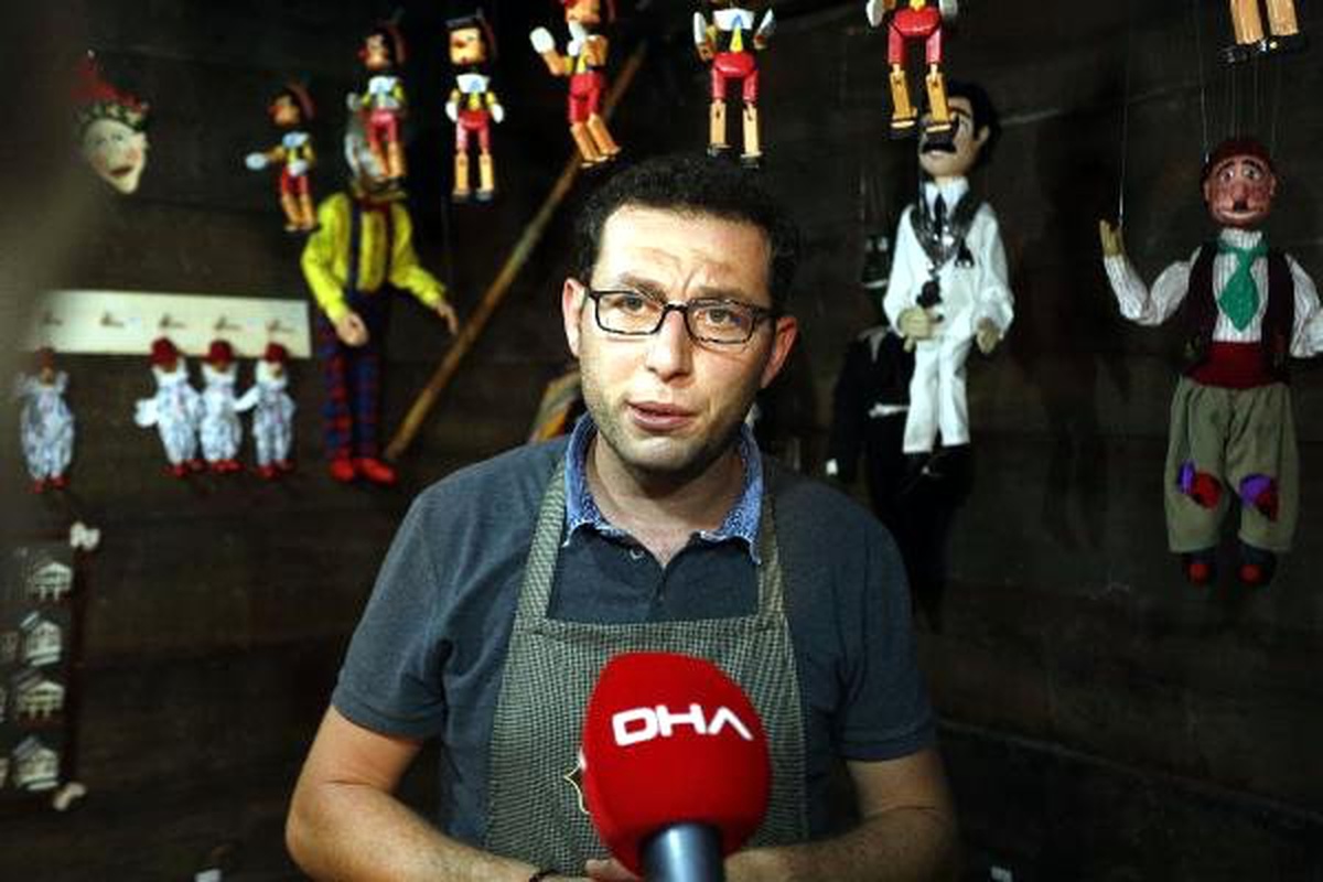 Kaybolmakta olan \'Hacivat ve Karagöz\'ü yaşatıyor