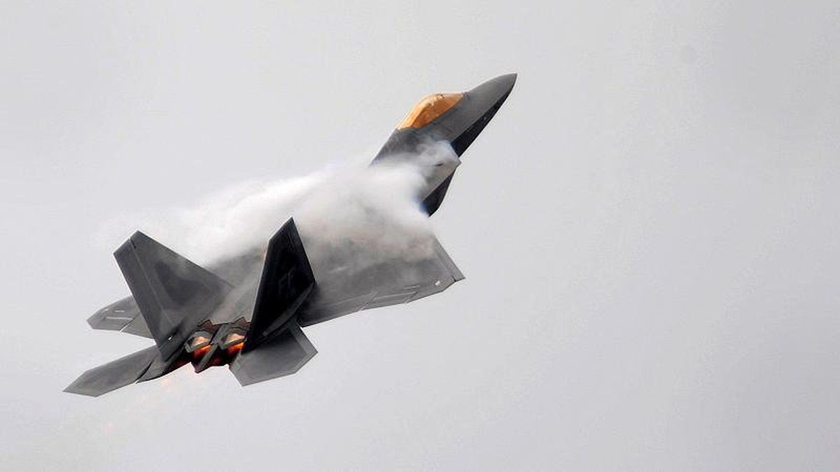 Körfez gerilimden ABD\'den yeni adım: Katar\'a F-22 Raptor uçakları konuşlandırdı