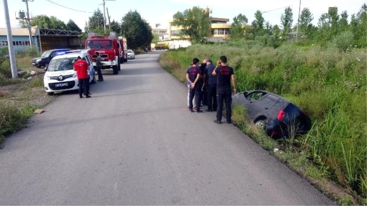 Otomobil su kanalına düştü