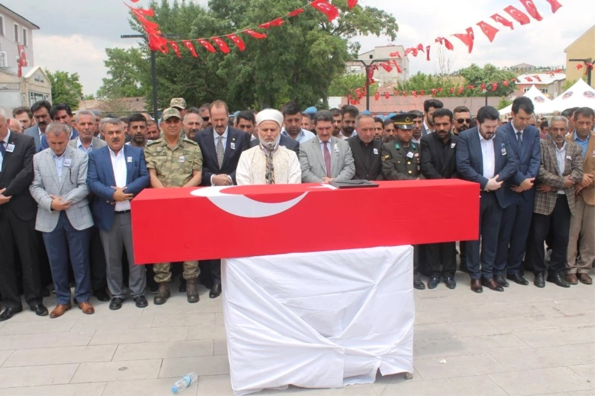 Şehit Astsubay Adem Tunç, gözyaşları arasında toprağa verildi