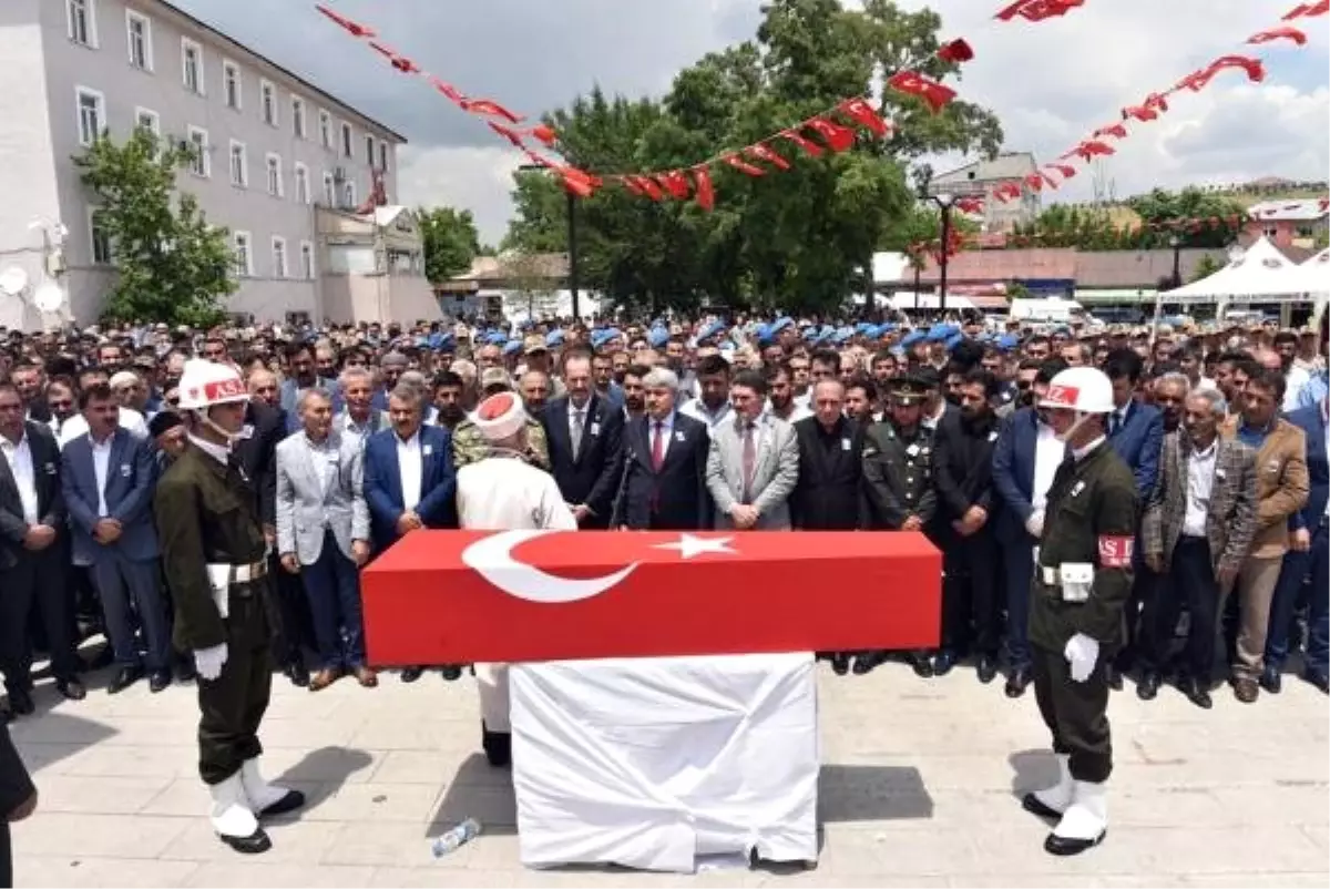 Şehit Astsubay Adem Tunç, son yolculuğuna uğurlandı