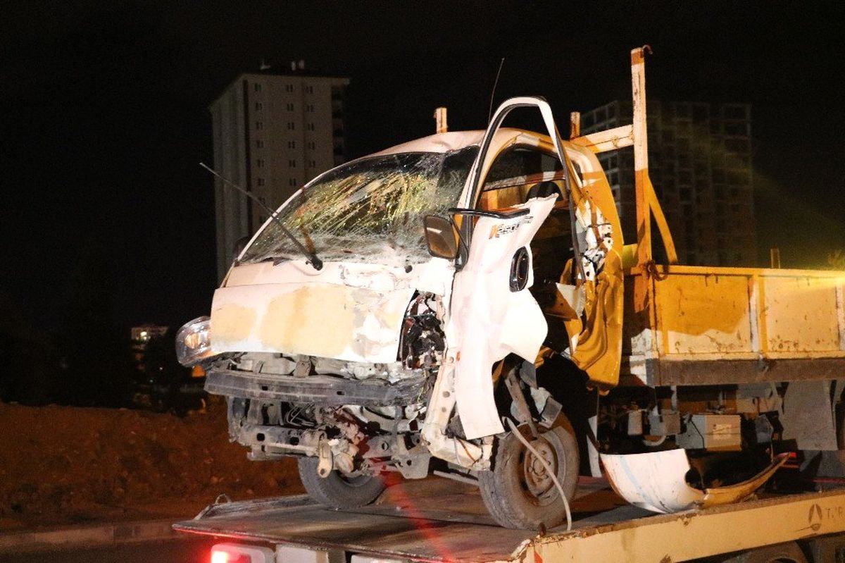 Sivas\'ta trafik kazası 2\'si ağır 3 yaralı