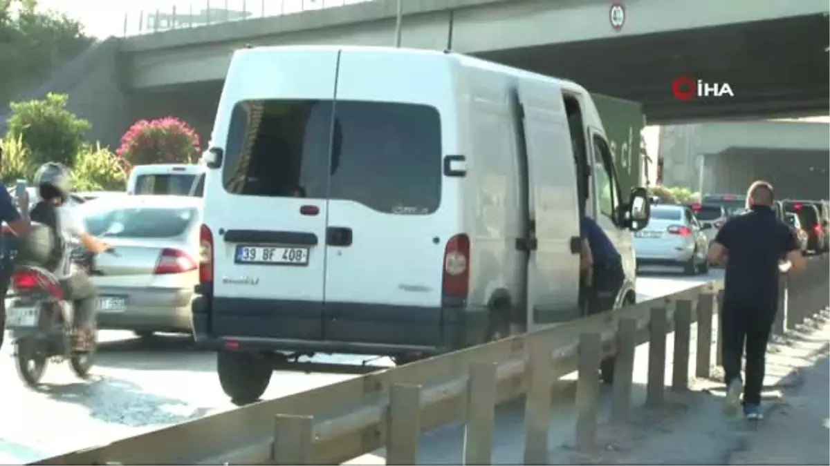 Tem Otoyolundaki bir minibüs polisleri alarma geçirdi