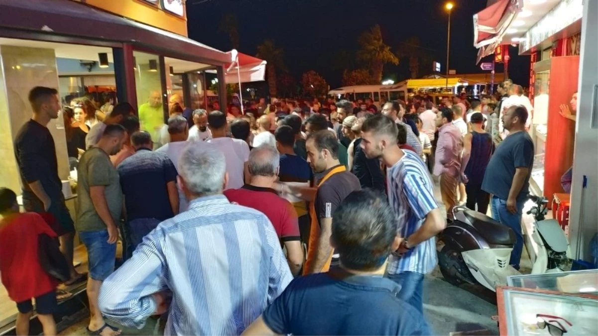 Yüzlerce turistin gözü önünde silahlar konuştu: 1 yaralı