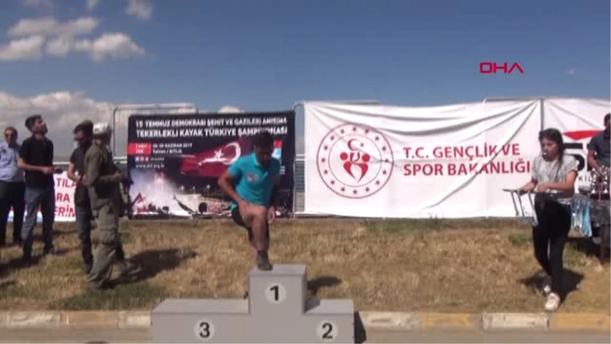 BİTLİS Tatvan\'da \'Türkiye Tekerlekli Kayak Şampiyonası\' sona erdi