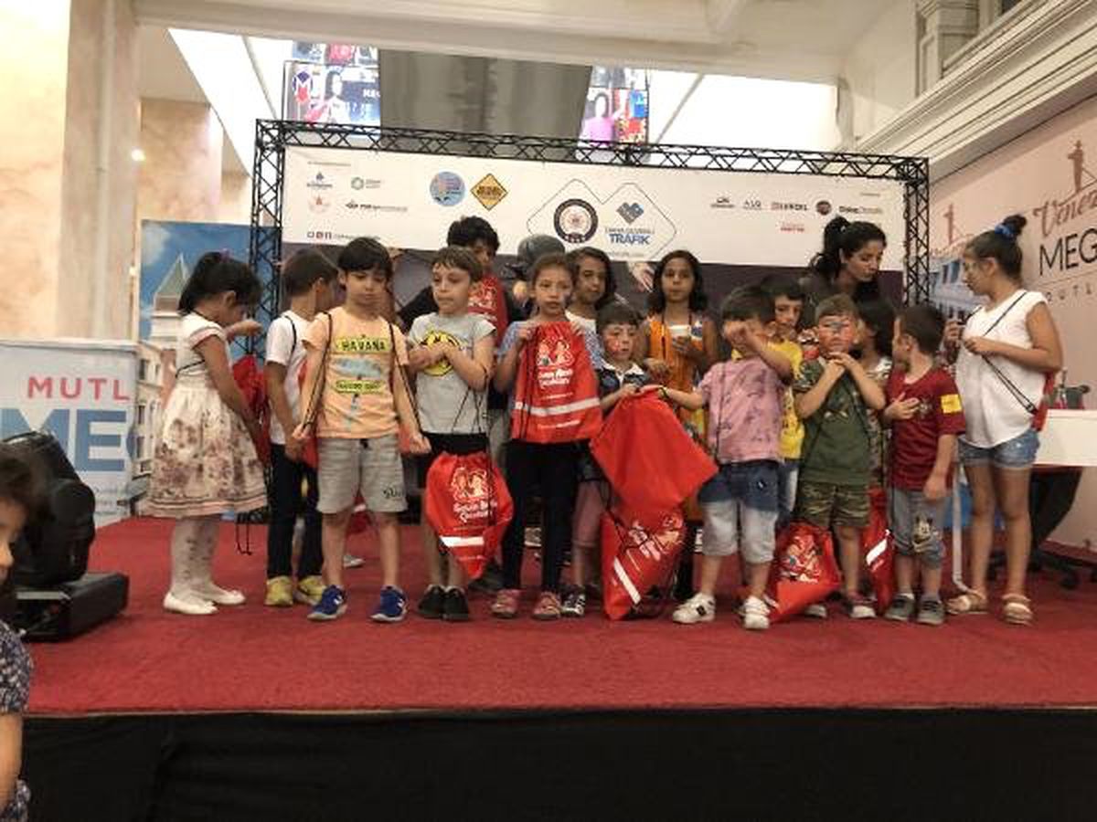 Çocuklar trafik kurallarını deneyimleyerek öğreniyor