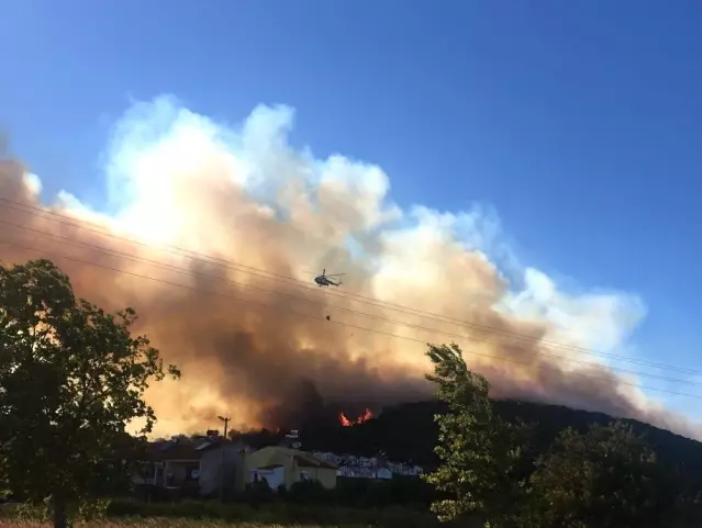 İzmir'deki yangın yazlık evlere doğru ilerliyor - Son Dakika