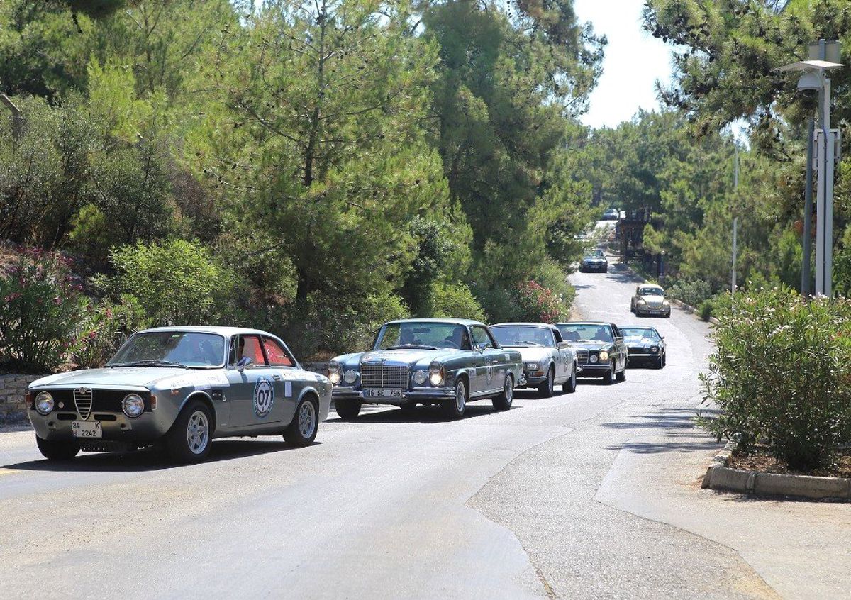Klasik otomobiller Bodrum\'u renklendirdi