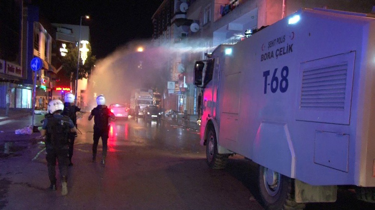Küçükçekmece\'de küçük kıza taciz iddiası mahalleliyi sokağa döktü