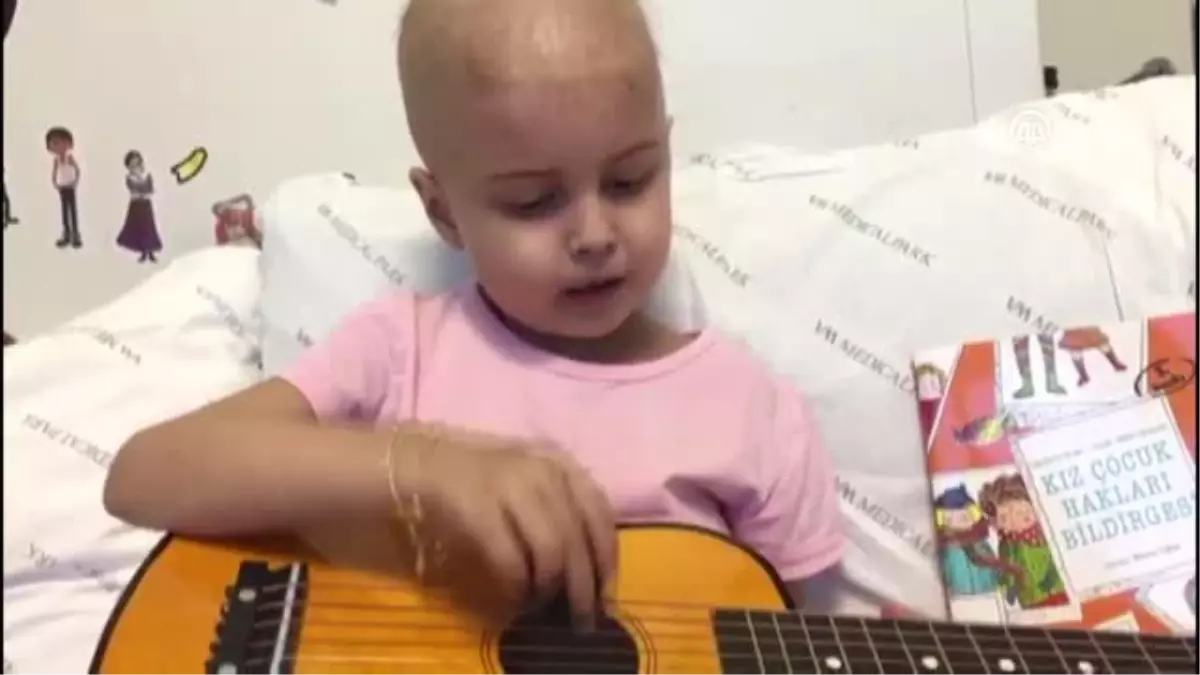 Öykü Arin, doktorlarına şarkı söyledi