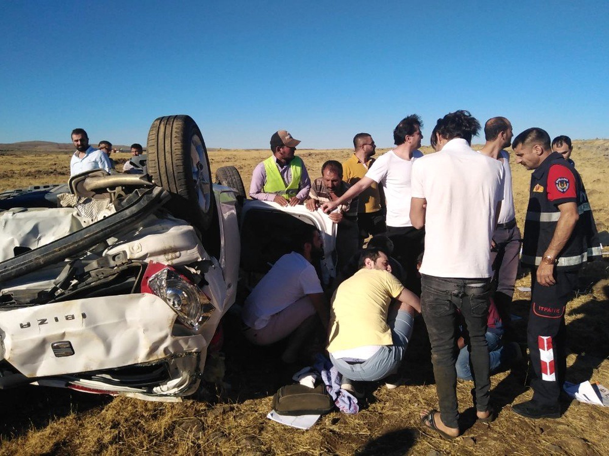 Şanlıurfa\'da iki ayrı trafik kazasında 6 kişi yaralandı
