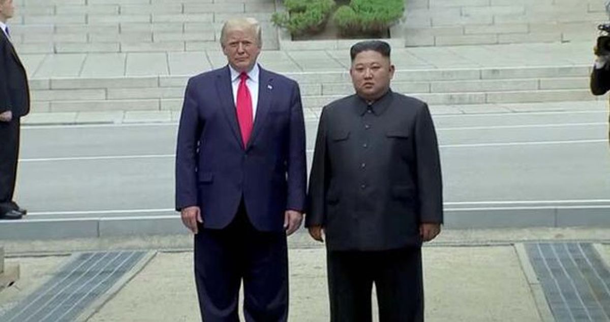 trump-ile-kim-silahsiz-bolgede-gorustu-12196051_7718_amp.jpg