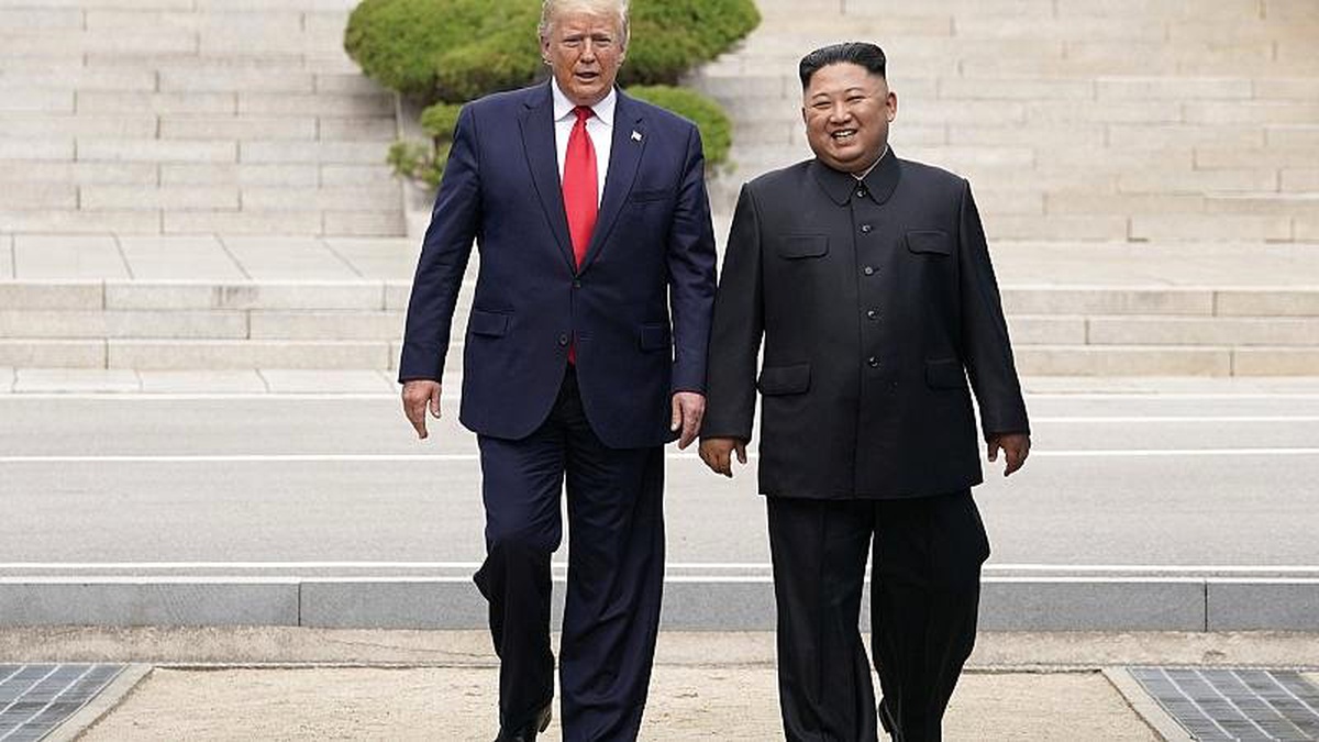 Donald Trump ile Kim Jong-un \'el sıkışmak\' için silahsızlandırılmış bölgede buluşuyor