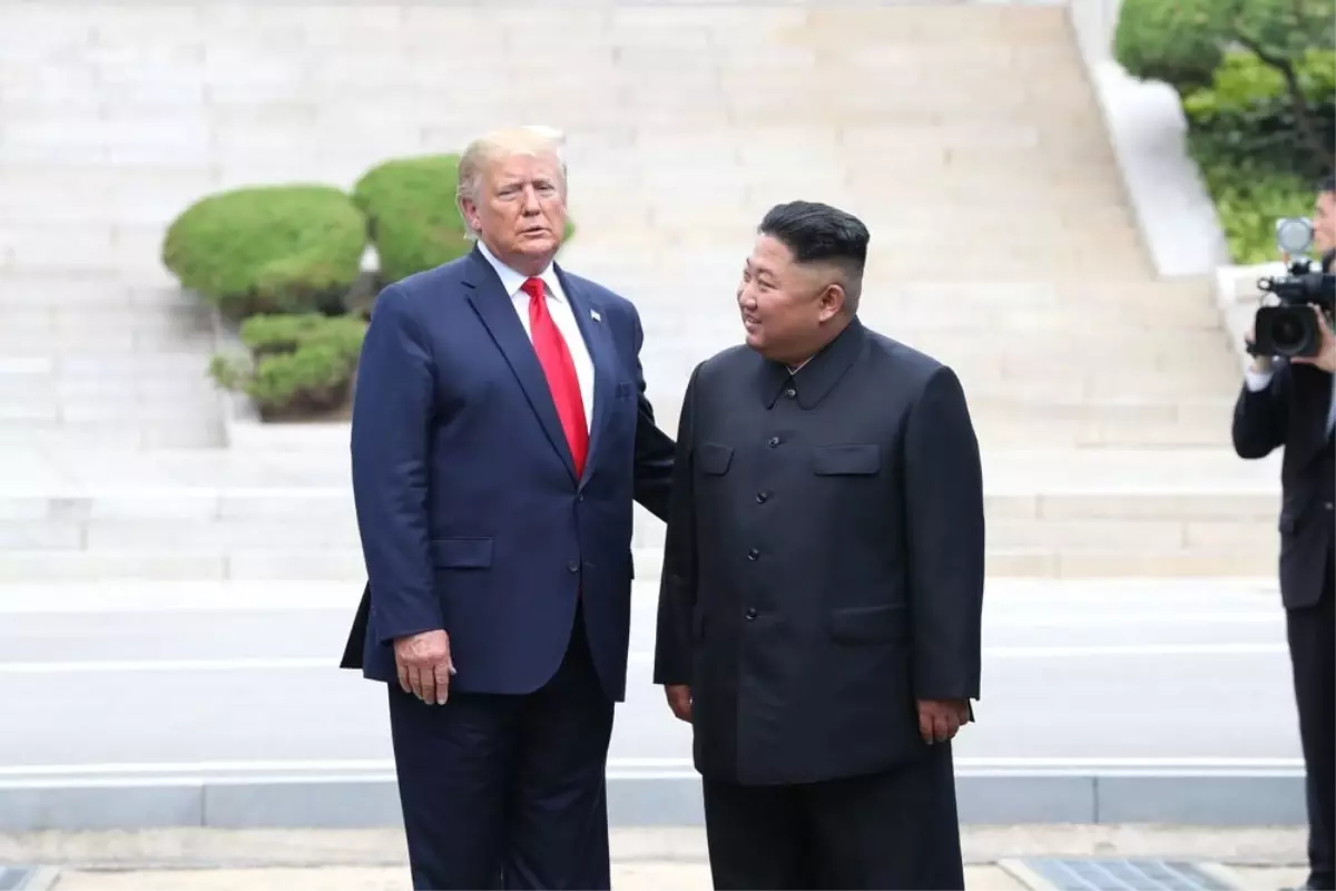 Trump ve Kim silahsızlandırılmış bölgede buluştu