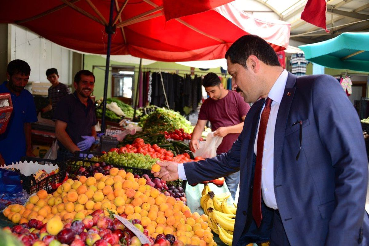 Vali Masatlı pazar esnafını ziyaret ederek sorunları dinledi