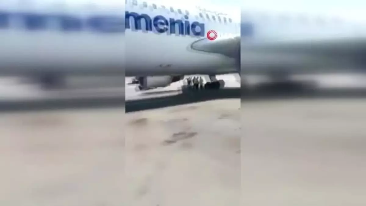 Yemen Yolcu Uçağı Havada Arızalandı, Kahire\'ye Acil İniş Yaptı