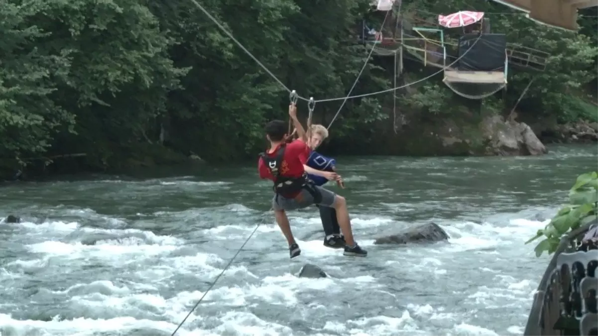 16 yaşındaki tulumcu zipline yaparken tulum çaldı