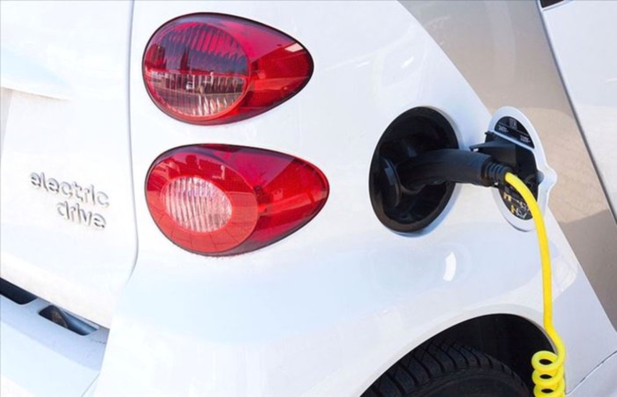 AB\'den elektrikli otomobillere \'ses\' zorunluluğu