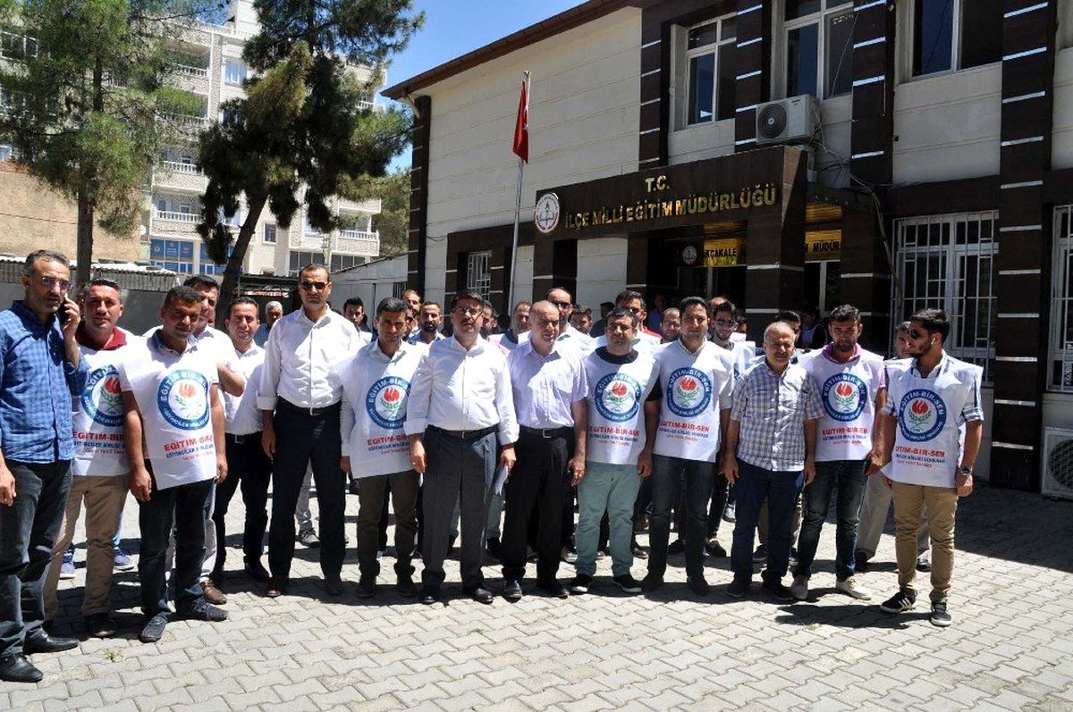 Akçakale\'de Milli Eğitim Müdürüne yapılan saldırıya tepki