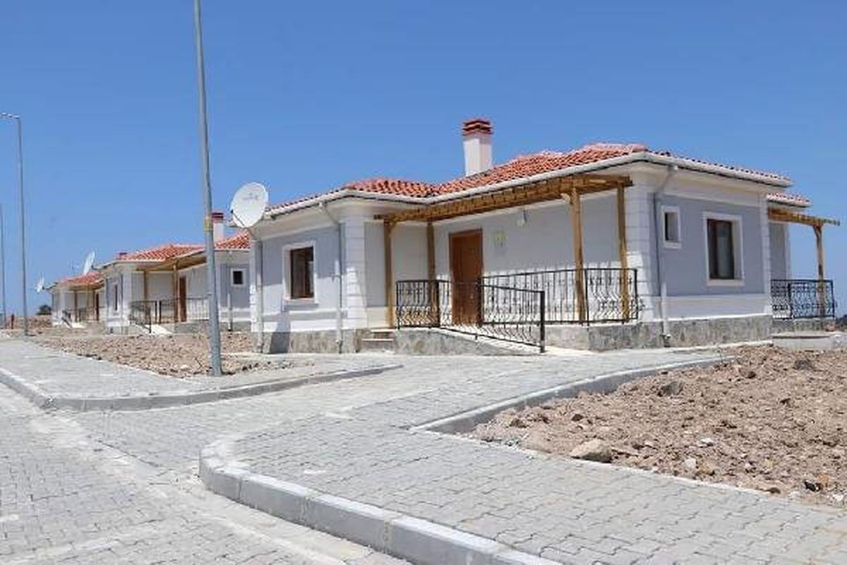 Ayvacık\'ta 40 afet konutu daha hak sahiplerine teslim edildi