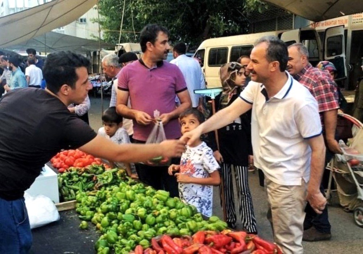 Başkan Kılınç, pazar esnafını ziyaret etti