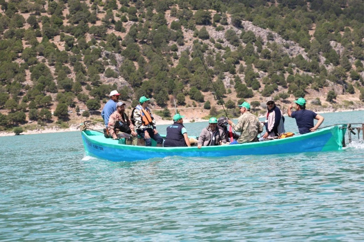 Beyşehir Gölü\'nde "Sudak Balığı" yakalama yarışması