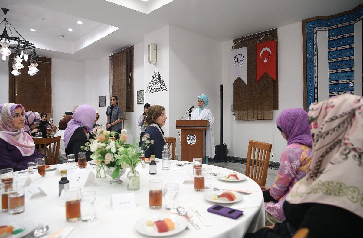 Emine Erdoğan, Tokyo Camii\'ni ziyaret etti