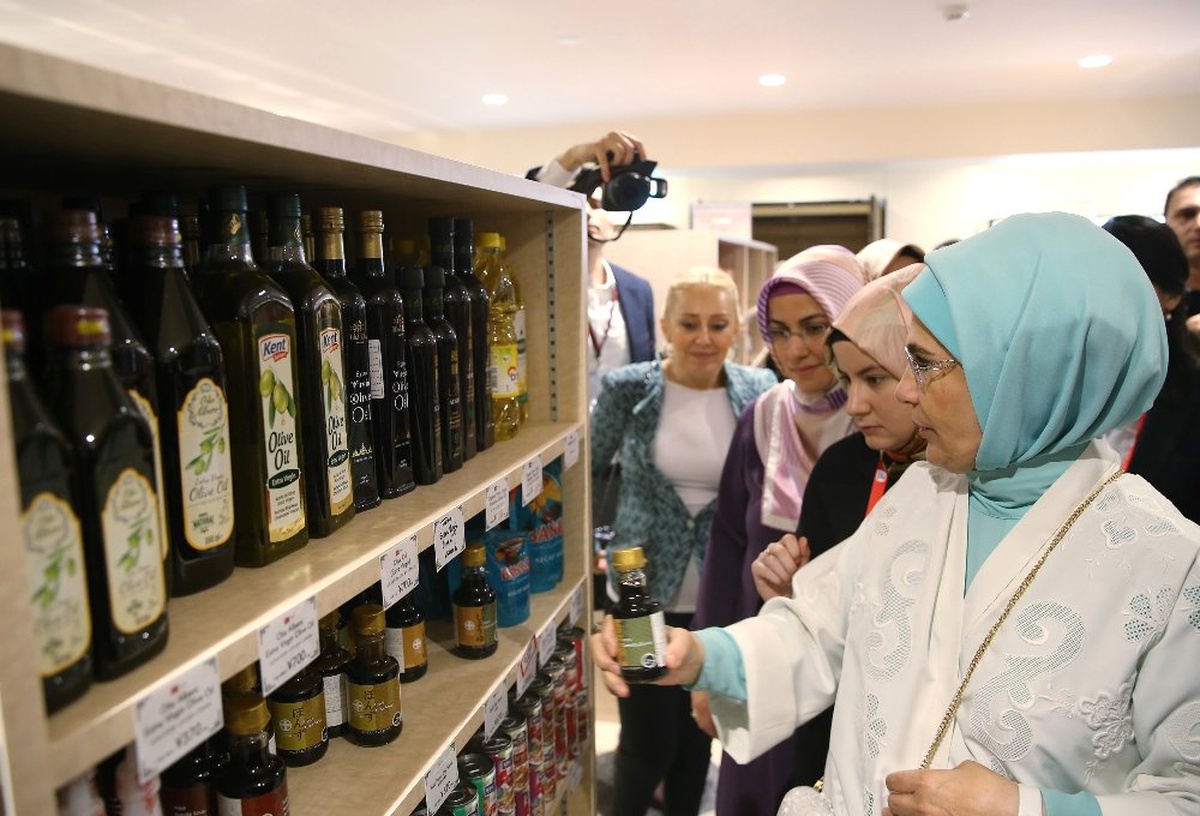 Emine Erdoğan, Tokyo Camii\'ni ziyaret etti
