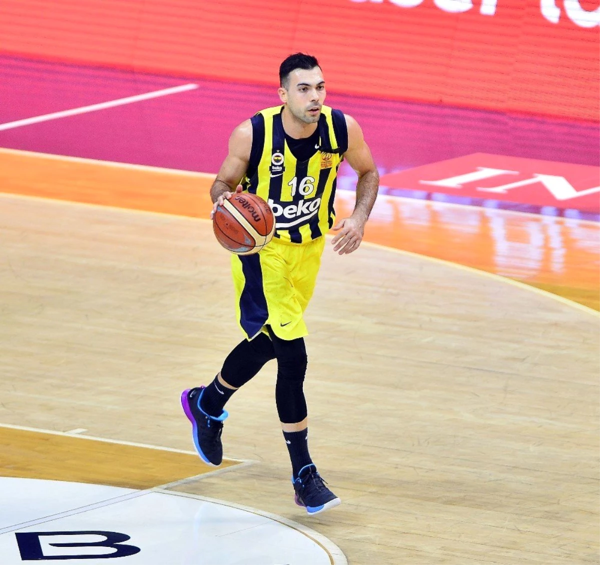 Fenerbahçe, Kostas Sloukas ile 3 yıllık sözleşme uzattı