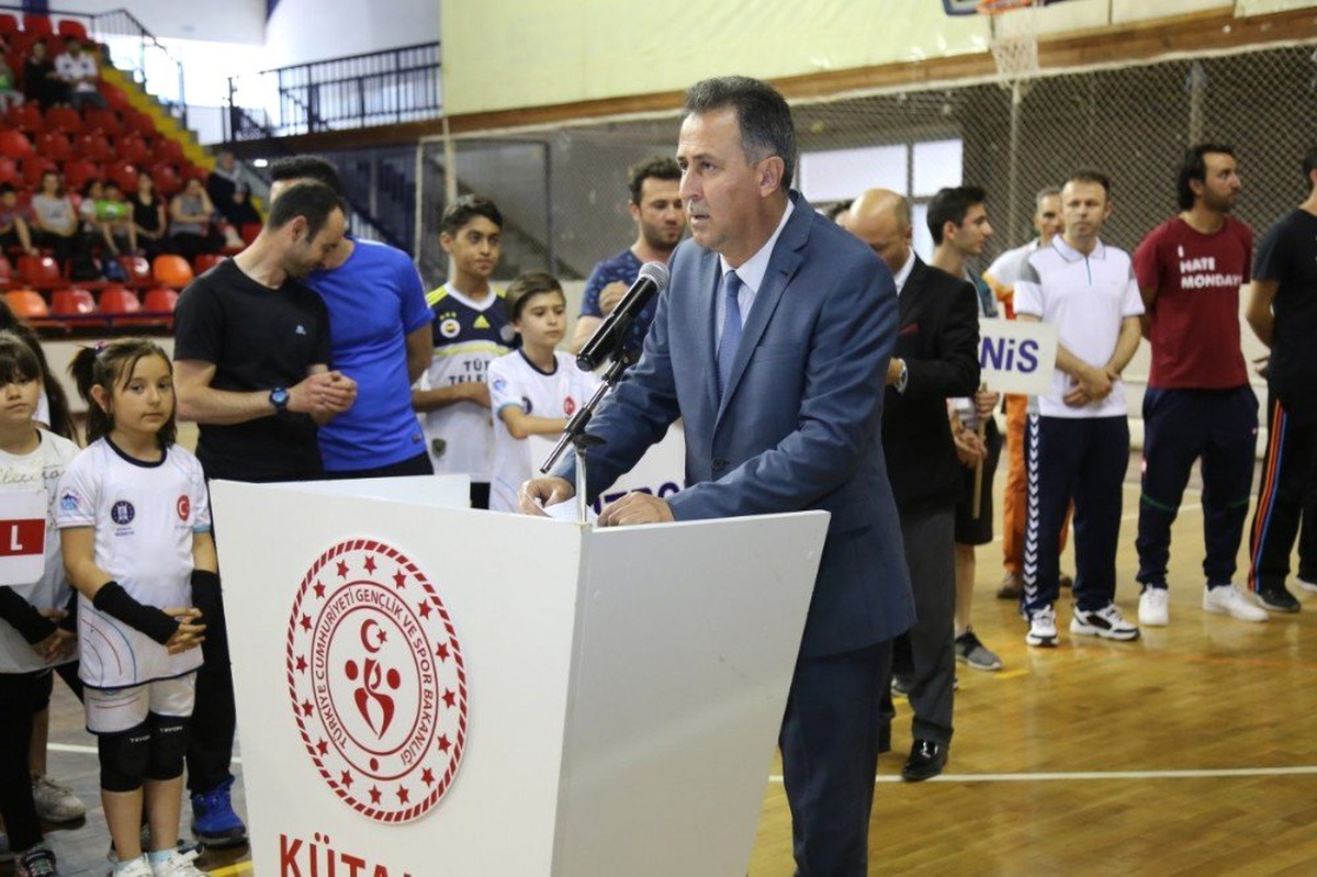 Feyzullah Gayret: Spor merkezlerinde 30 ayrı branşta hizmet sunacağız