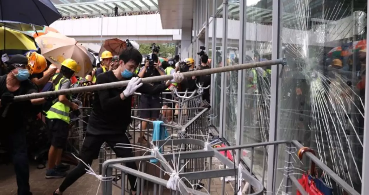 Hong Kong\'da yeni protesto dalgası!