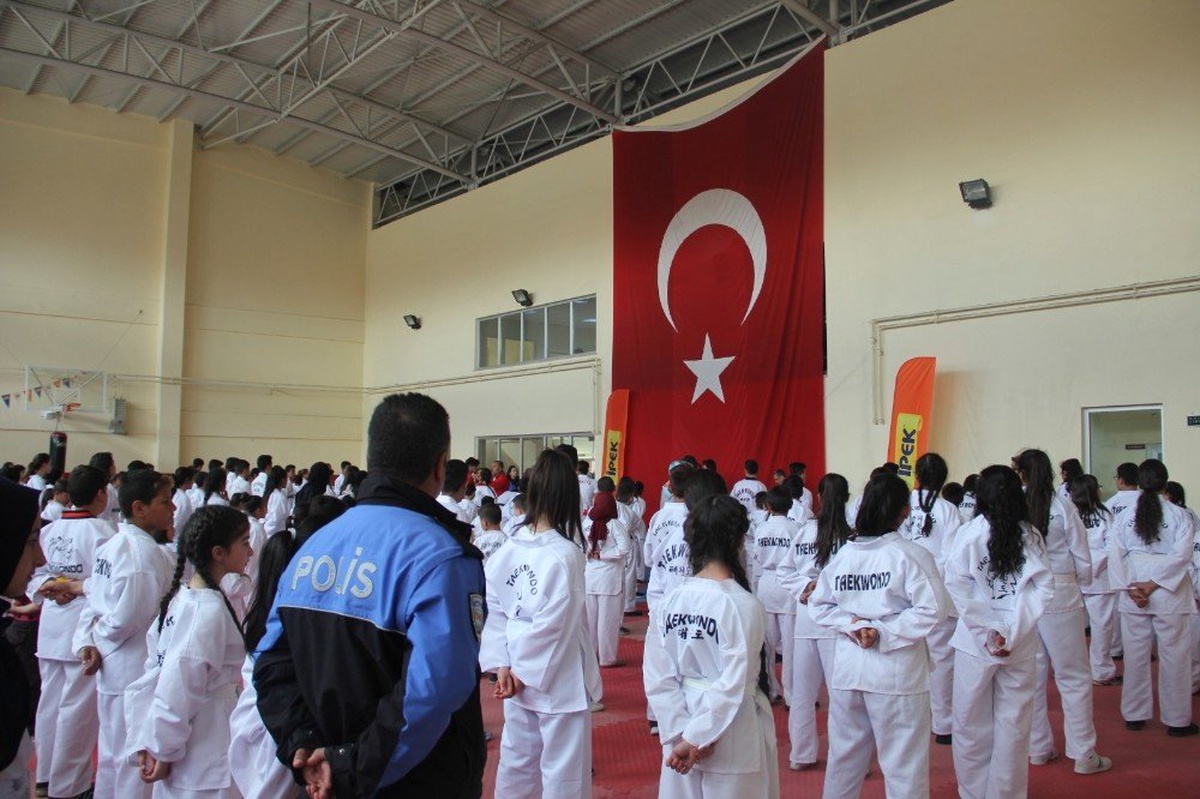 İpeksi Dokunuşla Sokaktan Madalyaya Uzanan Eller Projesi Hız Kesmeden Devam Ediyor