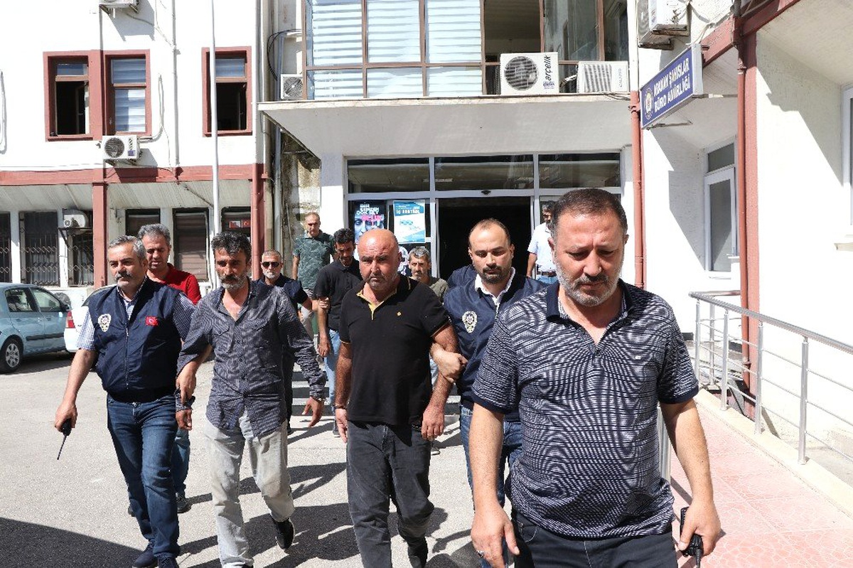 İşe giderken eşini öldüren zanlı, adliyeye sevk edildi