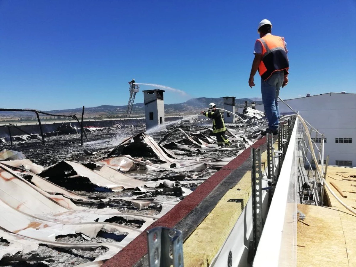 Isparta Kara Havacılık Okulu\'ndaki yangın söndürüldü