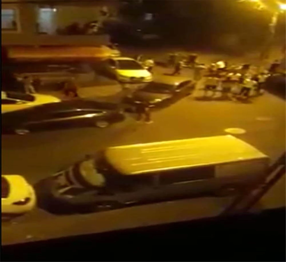 İstanbul\'da silahlı çatışma kamerada: 4 ağır yaralı