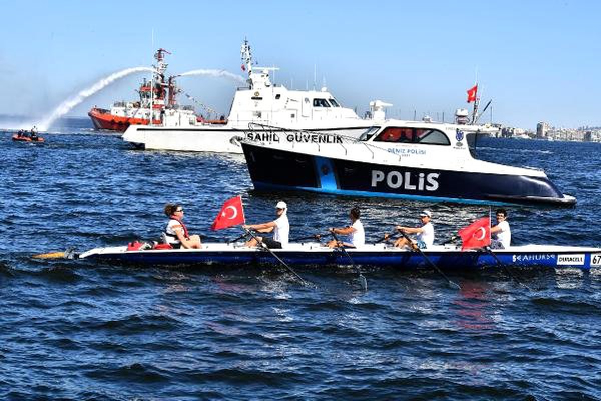 İzmir\'de renkli Kabotaj Bayramı kutlaması