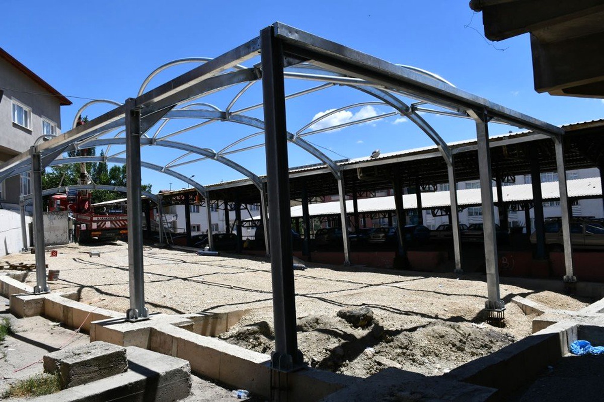 Karabük Belediyesi\'nin pazar yeri çalışmaları sürüyor