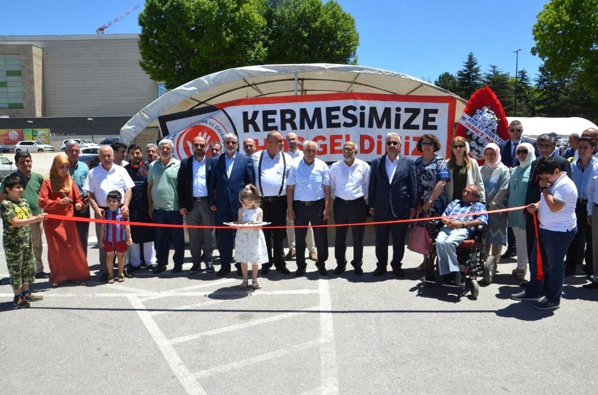 Malatya\'da yetim çocuklar yararına kermes