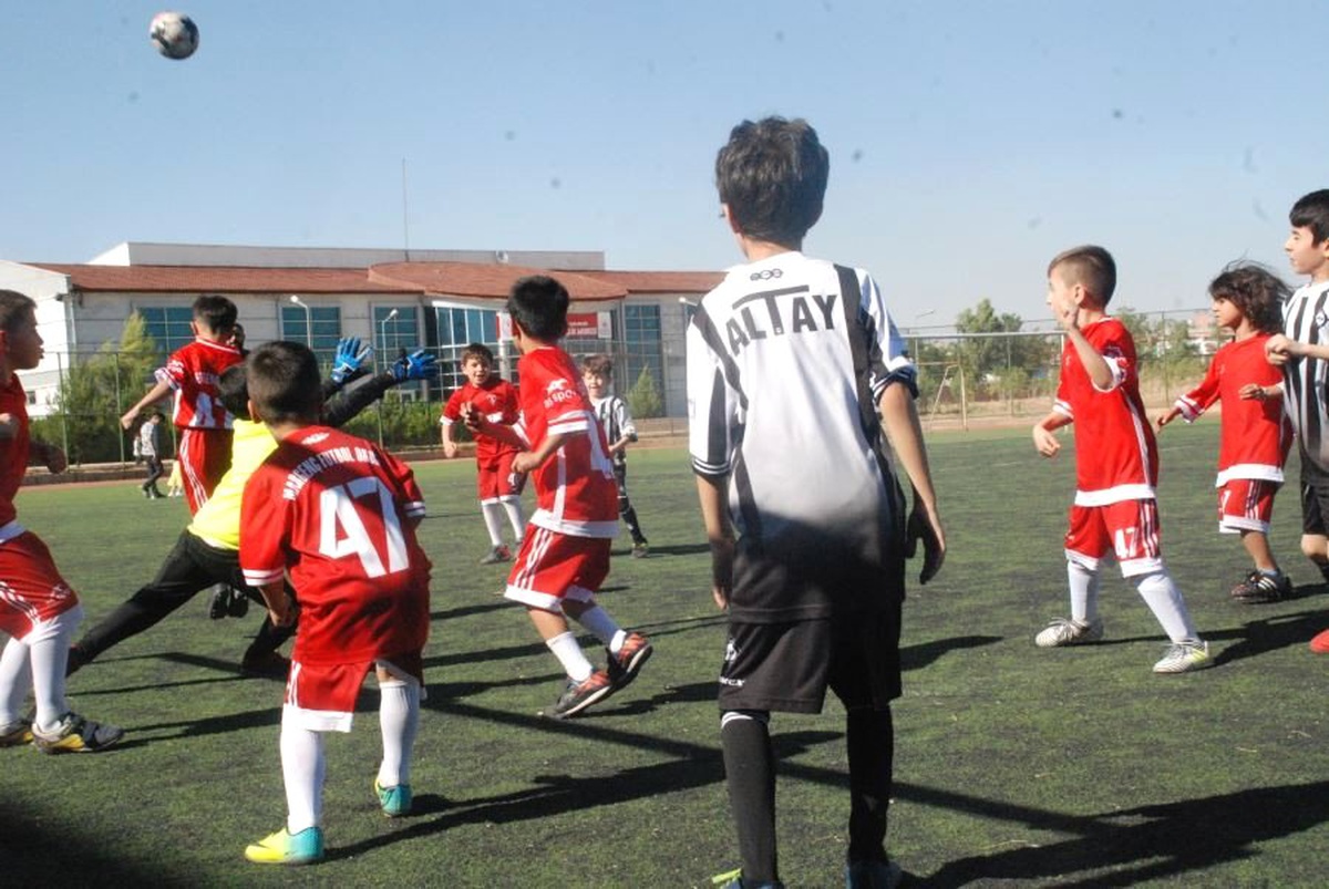 Mardin\'deki futbol okulları arasında kardeşlik turnuvası düzenlendi