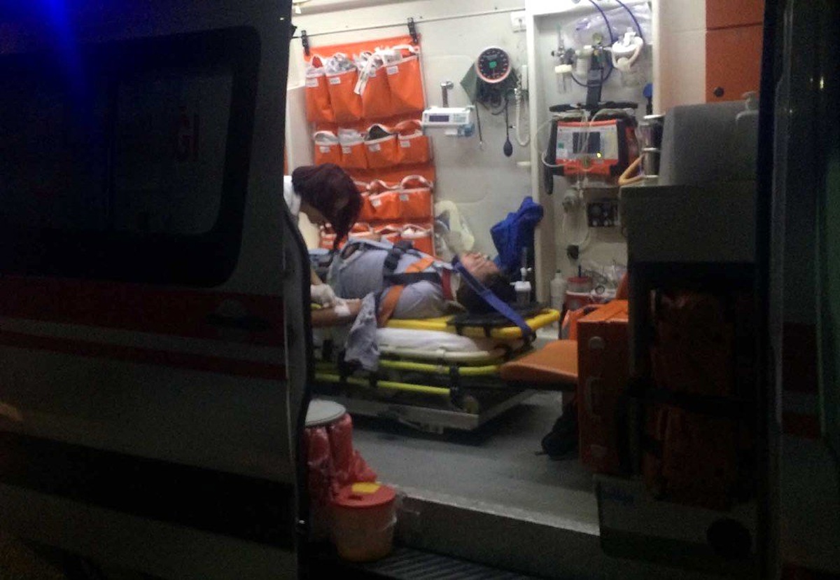 Motosikletten savrulup köprüden aşağıya uçtu