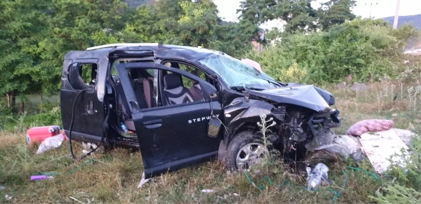 ODTÜ\'deki mezuniyet töreninden dönen aile kaza yaptı: 6 yaralı