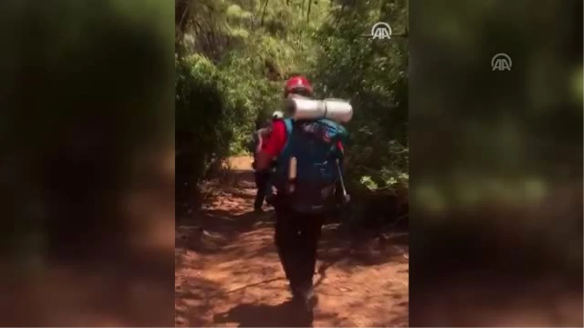 Ormanlık alanda kaybolan tatilcileri JAK buldu