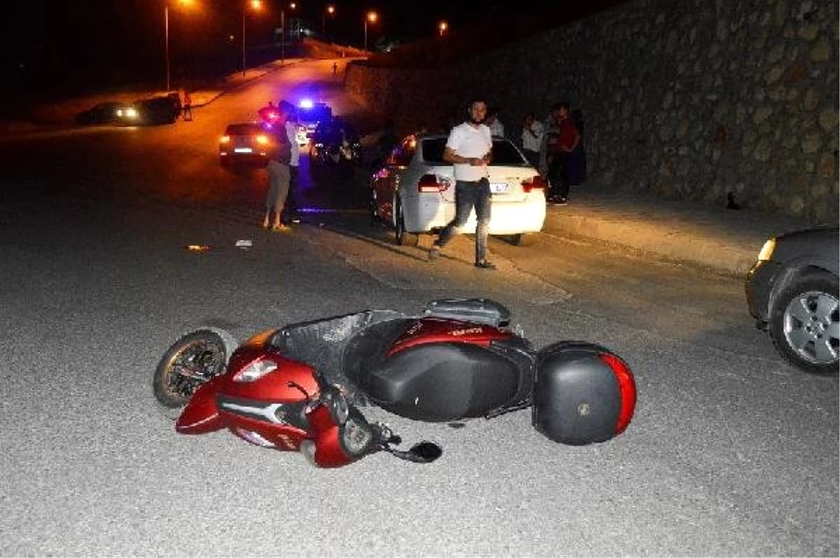 Otomobil ile motosiklet çarpıştı: 1 ölü, 1  yaralı