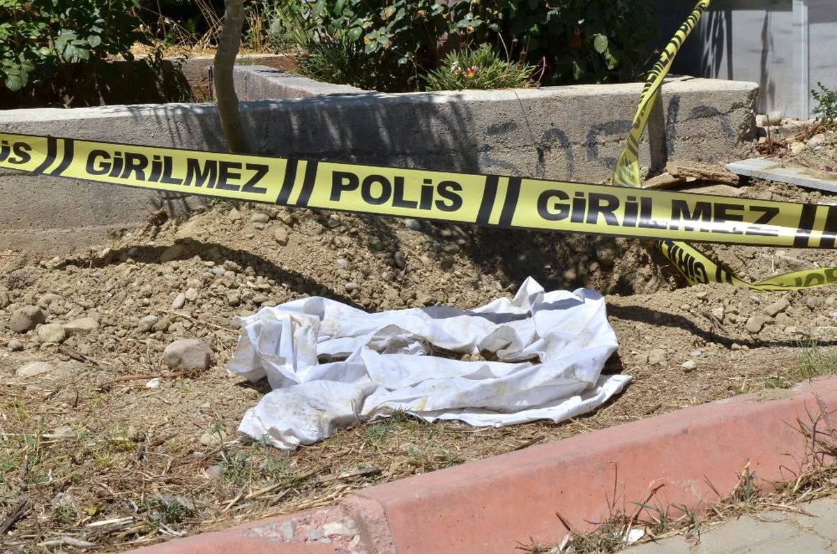 Polis ihbar üzerine harekete geçti: Mezarlık açıldı